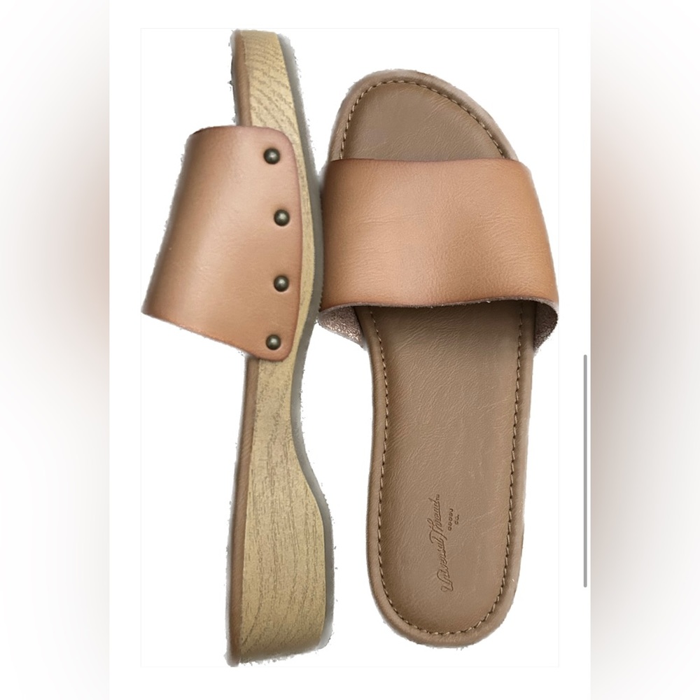 Universal Thread brown heel sandal